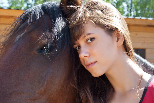 女孩和馬