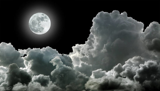 黑色烏云中的Moon