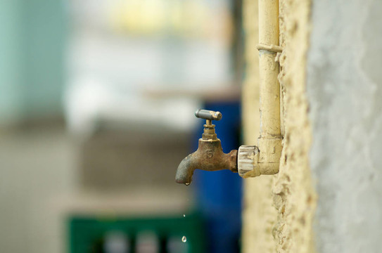 水龍頭滴水