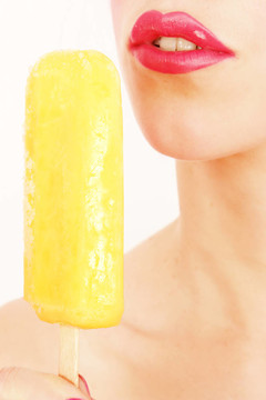 女人和Popsicle