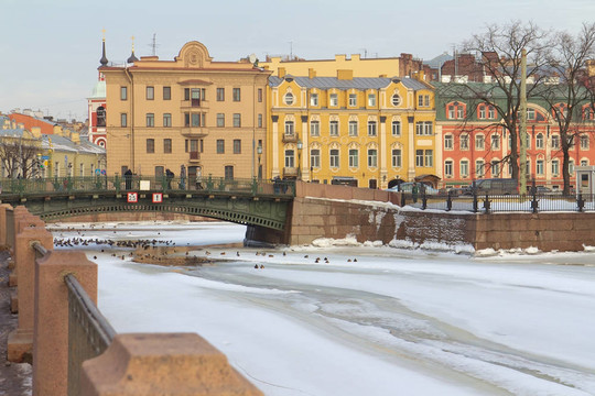 冬季城市景观；河流丰坦卡涅瓦圣彼得堡；