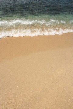 熱帶海灘上的海浪