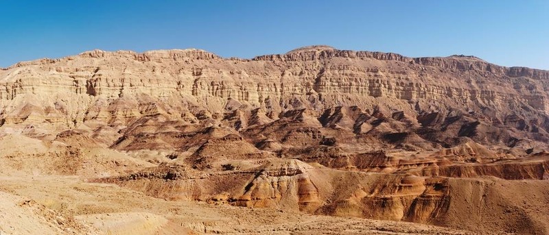 的小火山口壁（Makhtesh Katan）在以色列的內(nèi)蓋夫沙漠