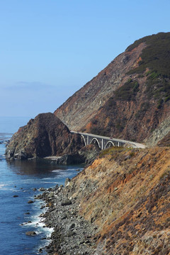 雄偉的大橋
