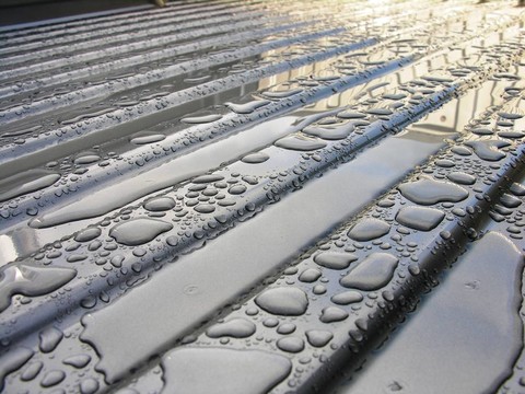 床上的雨滴