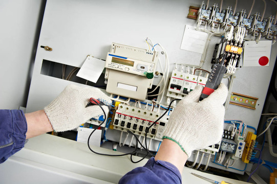 電工測量電壓閉合手
