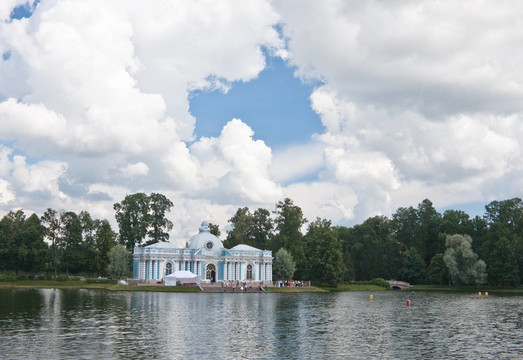 俄羅斯.圣彼德堡。Tsarskoe Selo（Pushkin）。凱瑟琳在大塘海岸公園亭石窟。