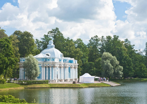 俄羅斯.圣彼德堡。Tsarskoe Selo（Pushkin）。凱瑟琳在大塘海岸公園亭石窟。