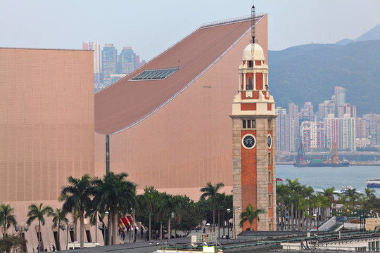 鐘塔在尖沙咀；香港
