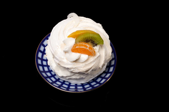 黑色水果蛋糕