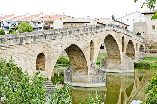 羅馬河大橋范圍；Puente La Reina；路圣地亞哥-德孔波斯特拉；Navarre；西班牙