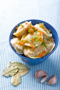大蒜和香葉豬肉水餃