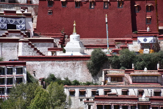 甘丹寺白塔