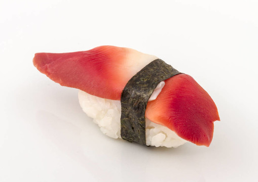 Hokkigai Mollusc sushi在白色背景