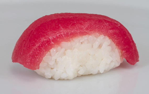 一個(gè)金槍魚壽司特寫