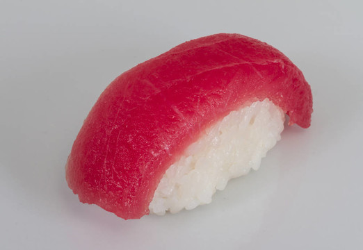 一個金槍魚壽司特寫