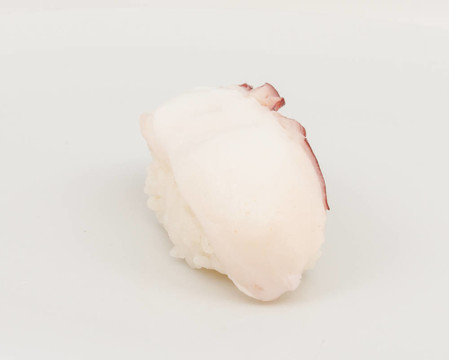 日本壽司與肉章魚(yú)在白色背景