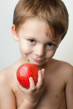 男孩与苹果