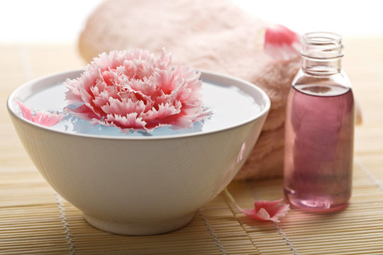 水療和身體護(hù)理-毛巾和花碗