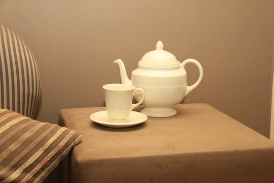茶壺和杯子靜物