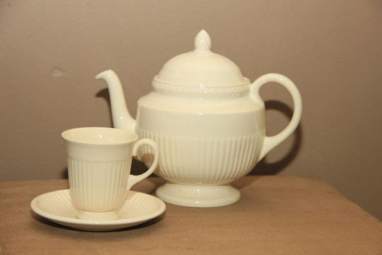 茶壺和杯子靜物