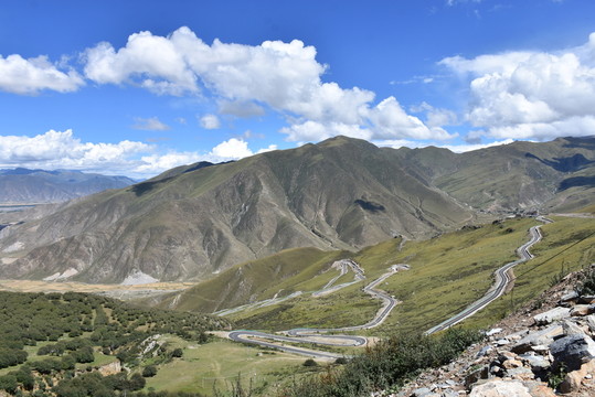 絲帶一樣的公路