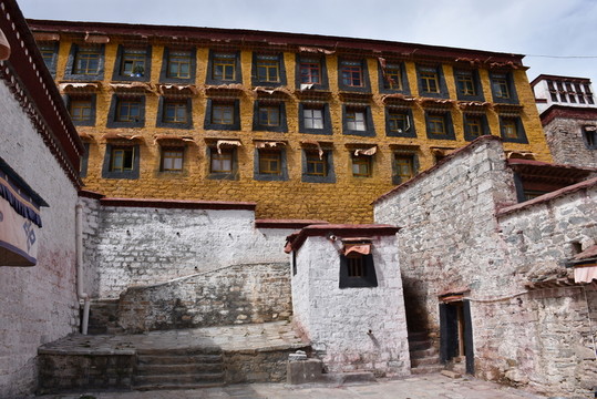 甘丹寺