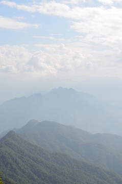 登山遠(yuǎn)眺