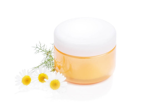 瓶保濕的甘菊花化妝品