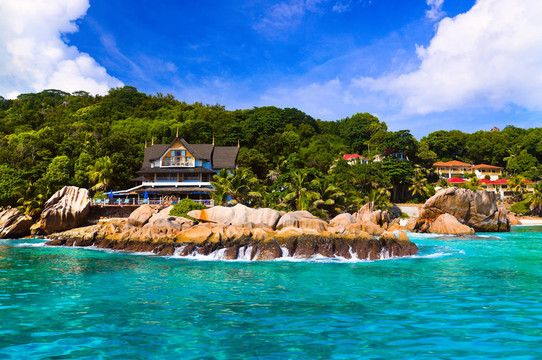 在熱帶海灘的酒店；拉迪格島；塞舌爾
