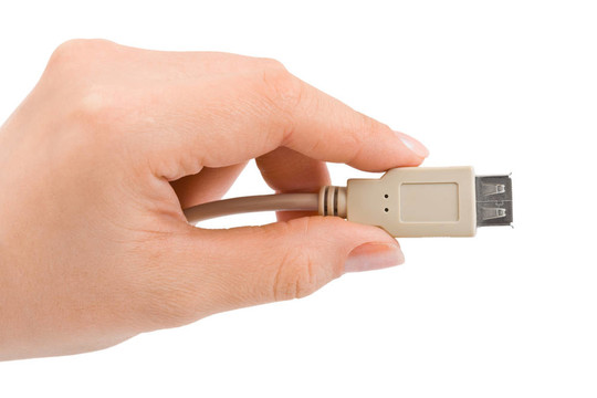 電腦電纜在手