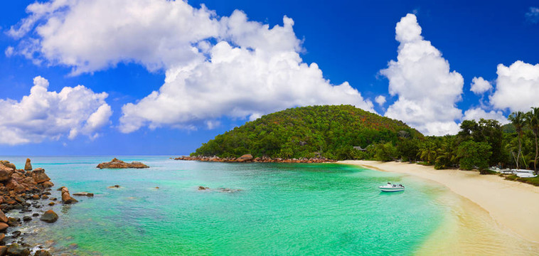 塞舌爾熱帶海灘全景