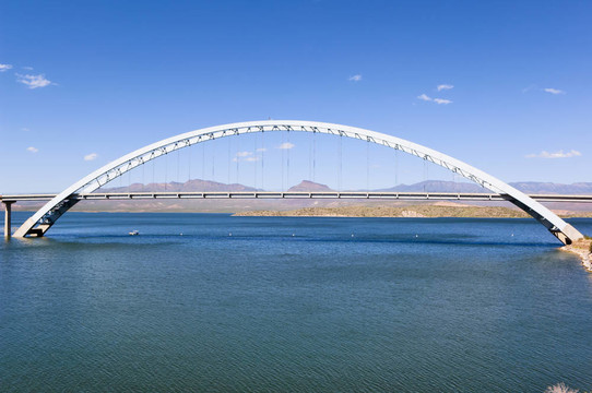 亞利桑那州羅斯福湖大橋