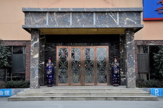 酒店大門(mén)