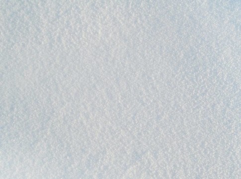 新鮮白雪的特寫圖像。雪的背景
