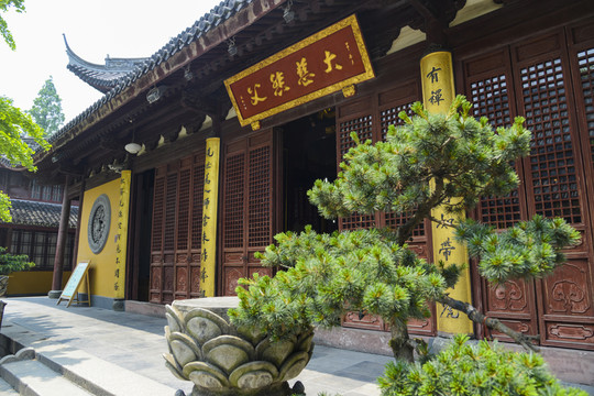 龍華寺大殿
