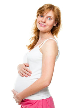 年輕的孕婦把手放在肚子上
