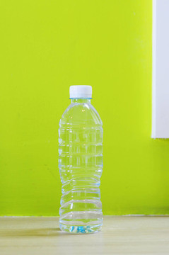 水塑料瓶