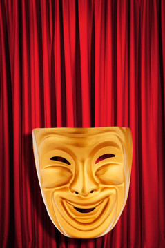 帶面具的戲劇表演概念