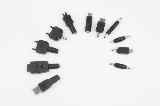 小小的黑色連接器