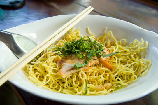炒面條；Chow mein；CH