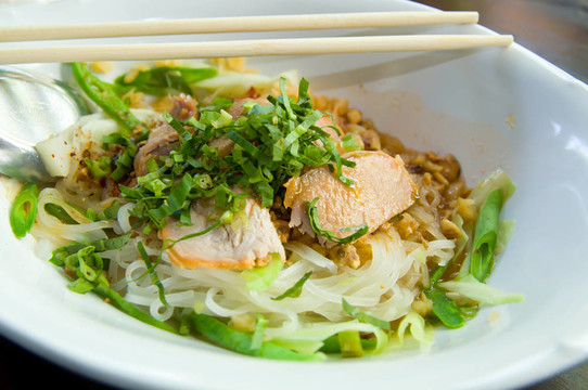 炒面條；Chow mein；CH