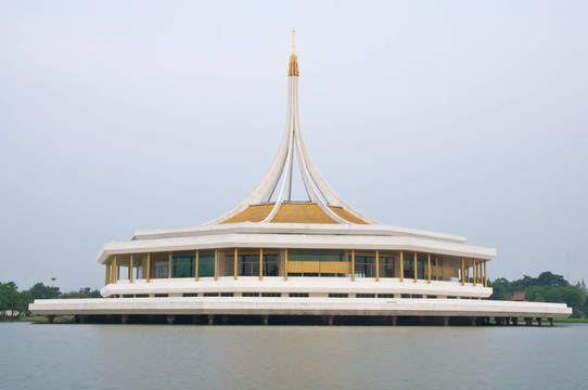 在公園的紀(jì)念碑；Suanluang