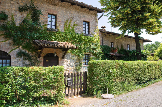 小巷。Rivalta。Emilia Romagna。意大利.
