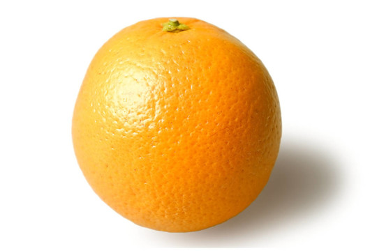 成熟多汁橙色橙色与进入一个细节纹理隐藏在白色背景