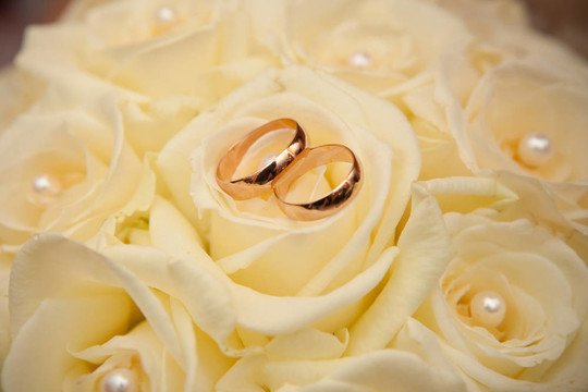結(jié)婚戒指和結(jié)婚花束