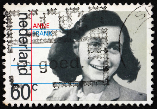 荷蘭-大約1980：印刷在荷蘭郵票展示Anne Frank；大屠殺的受害者；對德國解放第三十五周年；