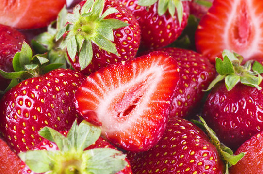 Strawberry靠近盤子