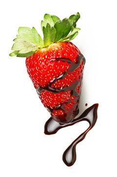 Strawberry和巧克力在白色
