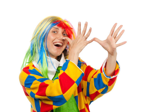 滑稽小丑女孩在彩虹假發(fā)